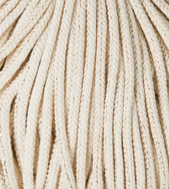 Porte-clefs macramé coeur en macramé avec cauri