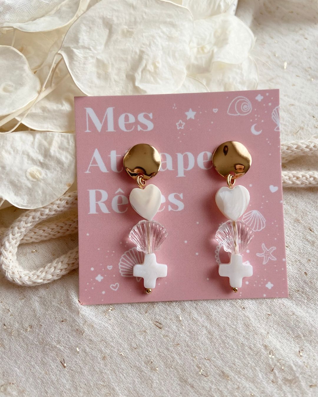 Boucles d'oreilles dorée et pendentifs coeur, croix et coquillage - Jana