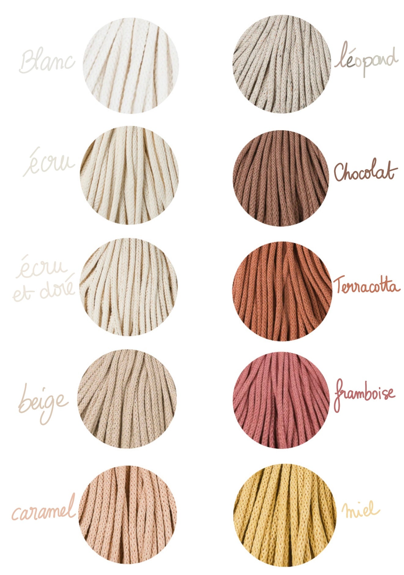 Mots ou Prénom en Tricotin - 100% coton
Personnalisez votre déco avec un mot ou prénom en tricotin 100% coton aux couleurs de votre choix ! Idéal pour un cadeau original et plein de sens, pour une naissance, pour l'anniversaire d'un enfant.
Un mot pour évoquer un souvenir, une anecdote, une humeur à votre intérieur. À poser sur une étagère ou à accrocher au mur, faites votre choix parmi notre large sélection de couleurs.