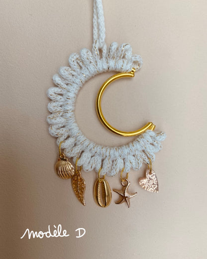 Lune gri-gri macramé et pampilles symboliques