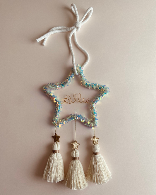 Etoile avec sequins holographique, pompons et étoiles dorée - Collection Cali