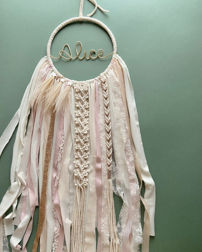 Attrape-rêve bohème avec dentelle fine, macramé, crème, rose doux - Alice