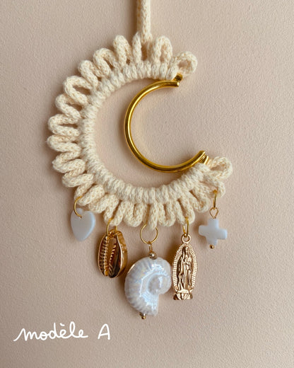 Lune gri-gri macramé et pampilles symboliques