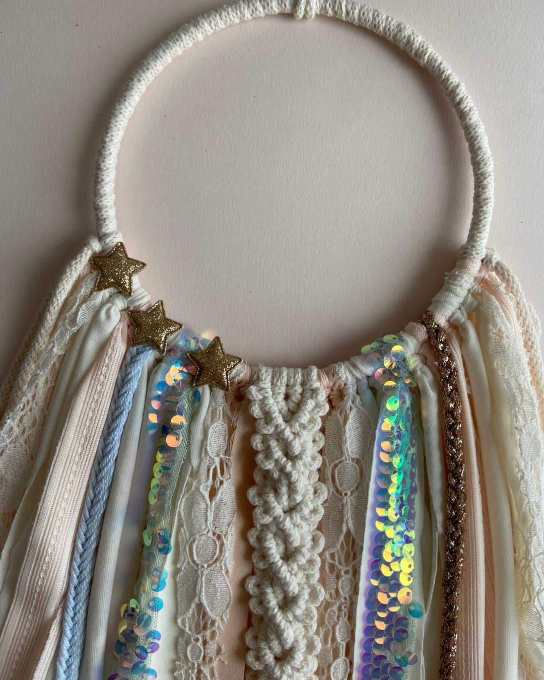 Attrape-rêve avec sequins holographique et étoiles pailletées - Collection Cali