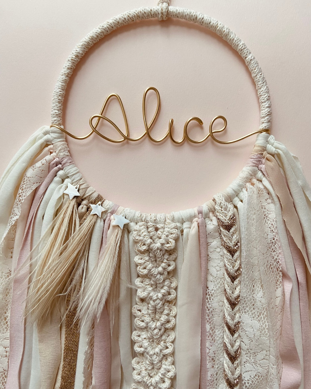 Attrape-rêve bohème avec dentelle fine, macramé, crème, rose doux - Alice