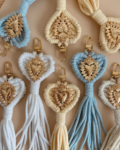 Porte-clefs macramé coeur bohème et ex-voto coeur doré - nombreux coloris disponibles