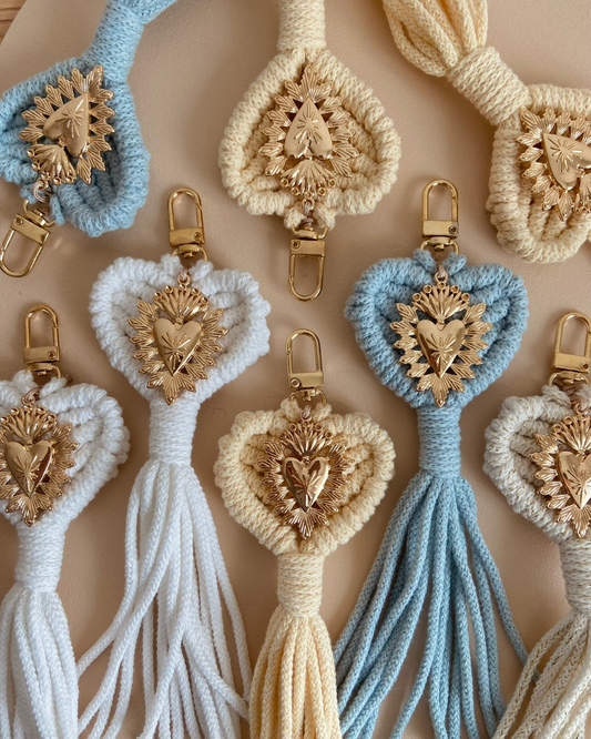 Porte-clefs macramé coeur bohème et ex-voto coeur doré - nombreux coloris disponibles