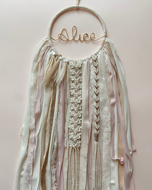 Attrape-rêve bohème avec dentelle fine, macramé, crème, rose doux - Alice