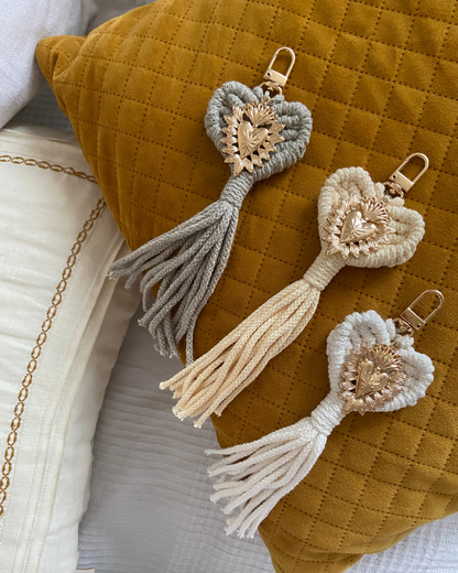 Porte-clefs macramé coeur bohème et ex-voto coeur doré - nombreux coloris disponibles