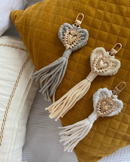 Porte-clefs macramé coeur bohème et ex-voto coeur doré - nombreux coloris disponibles