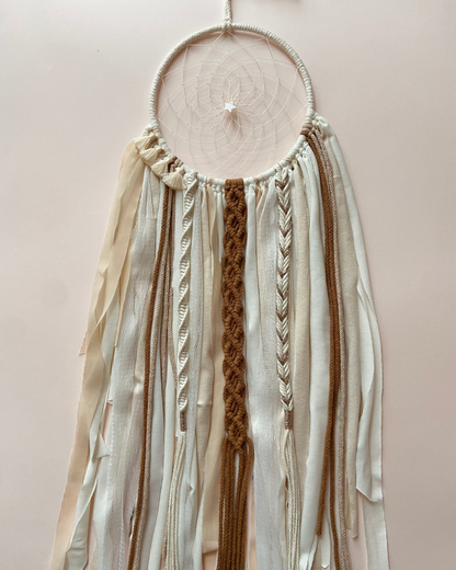 Attrape-rêve bohème avec macramé, tissage, tons blanc, nude et chocolat - Noam