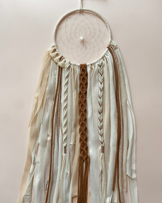 Attrape-rêve bohème avec macramé, tissage, tons blanc, nude et chocolat - Noam