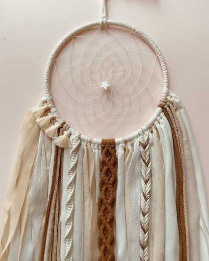 Attrape-rêve bohème avec macramé, tissage, tons blanc, nude et chocolat - Noam