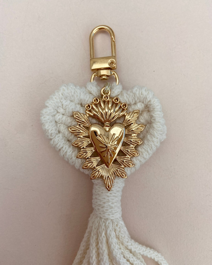 Porte-clefs macramé coeur bohème et ex-voto coeur doré - couleur soleil, coquillage et olive