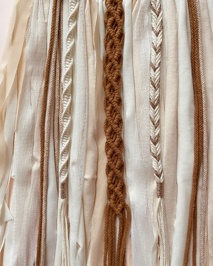 Attrape-rêve bohème avec macramé, tissage, tons blanc, nude et chocolat - Noam