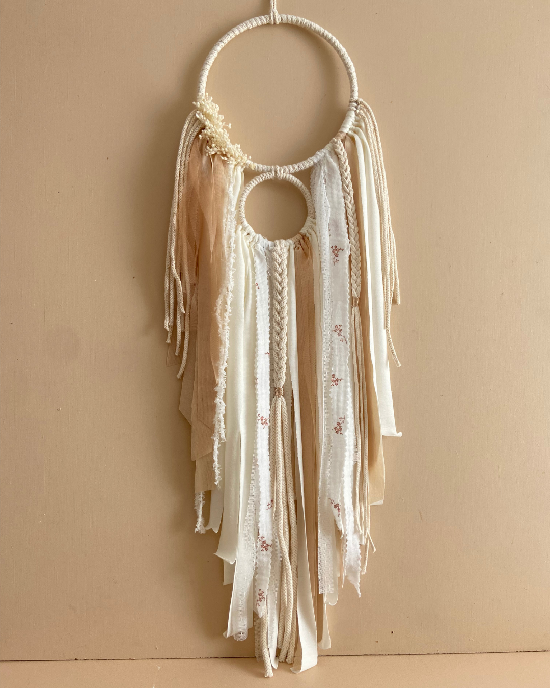 Attrape-rêves bohème blanc, écru, beige doux, fleurs séchées - Lila - personnalisable