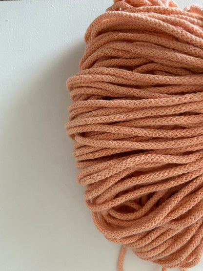 Porte-clefs macramé coeur en macramé avec cauri