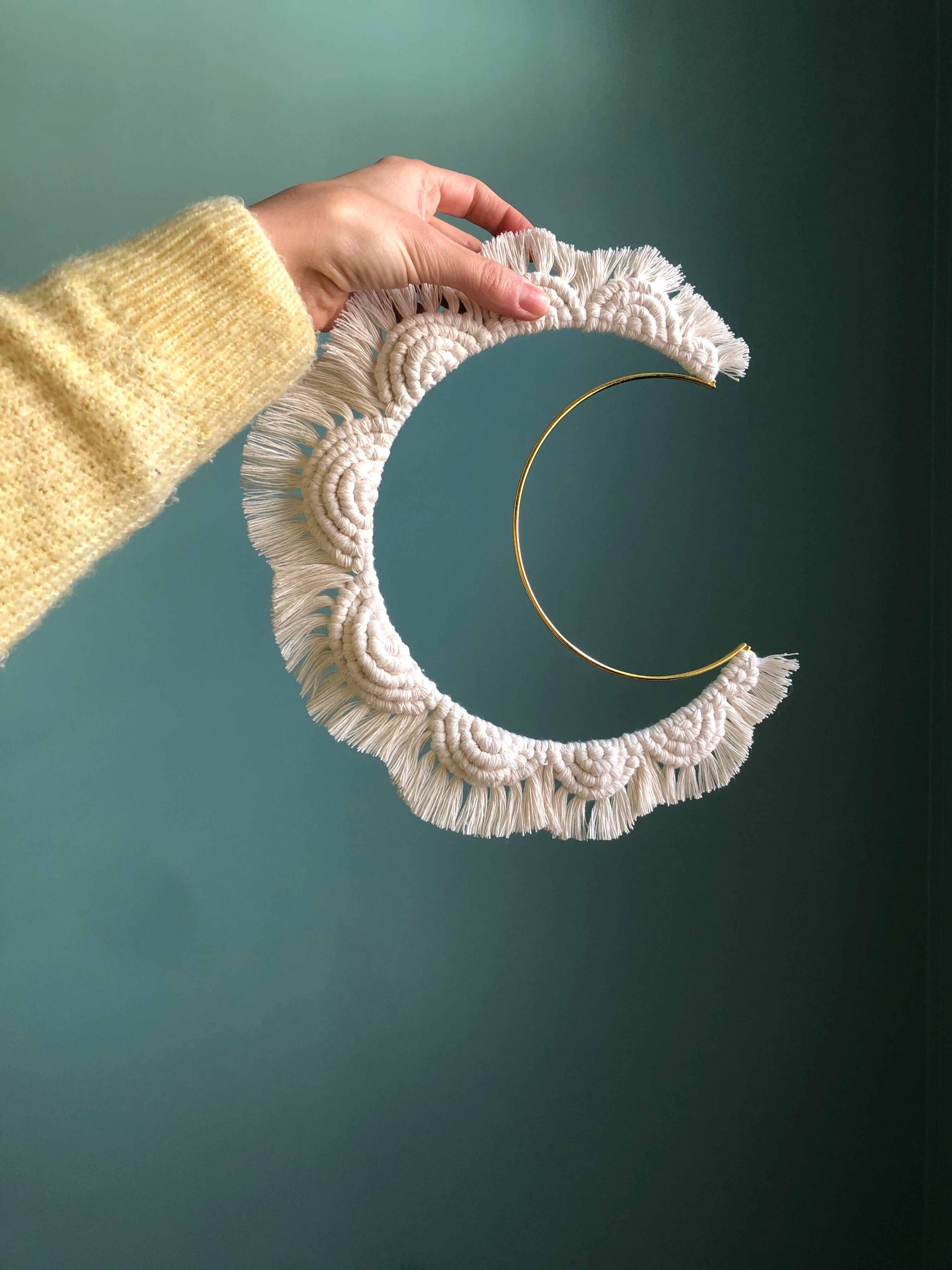 Lune dorée macramé