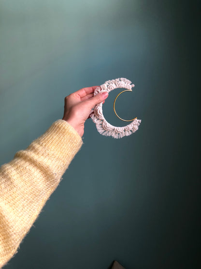 Lune dorée macramé